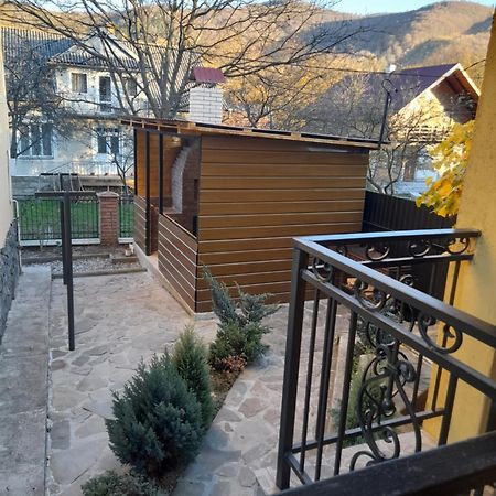 Vila Dva Opryshka Jaremče Exteriér fotografie