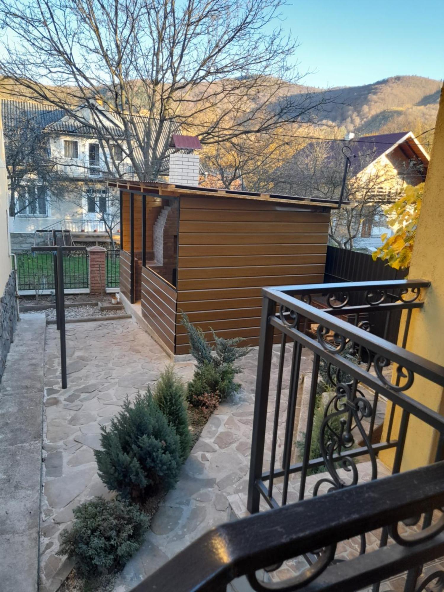 Vila Dva Opryshka Jaremče Exteriér fotografie