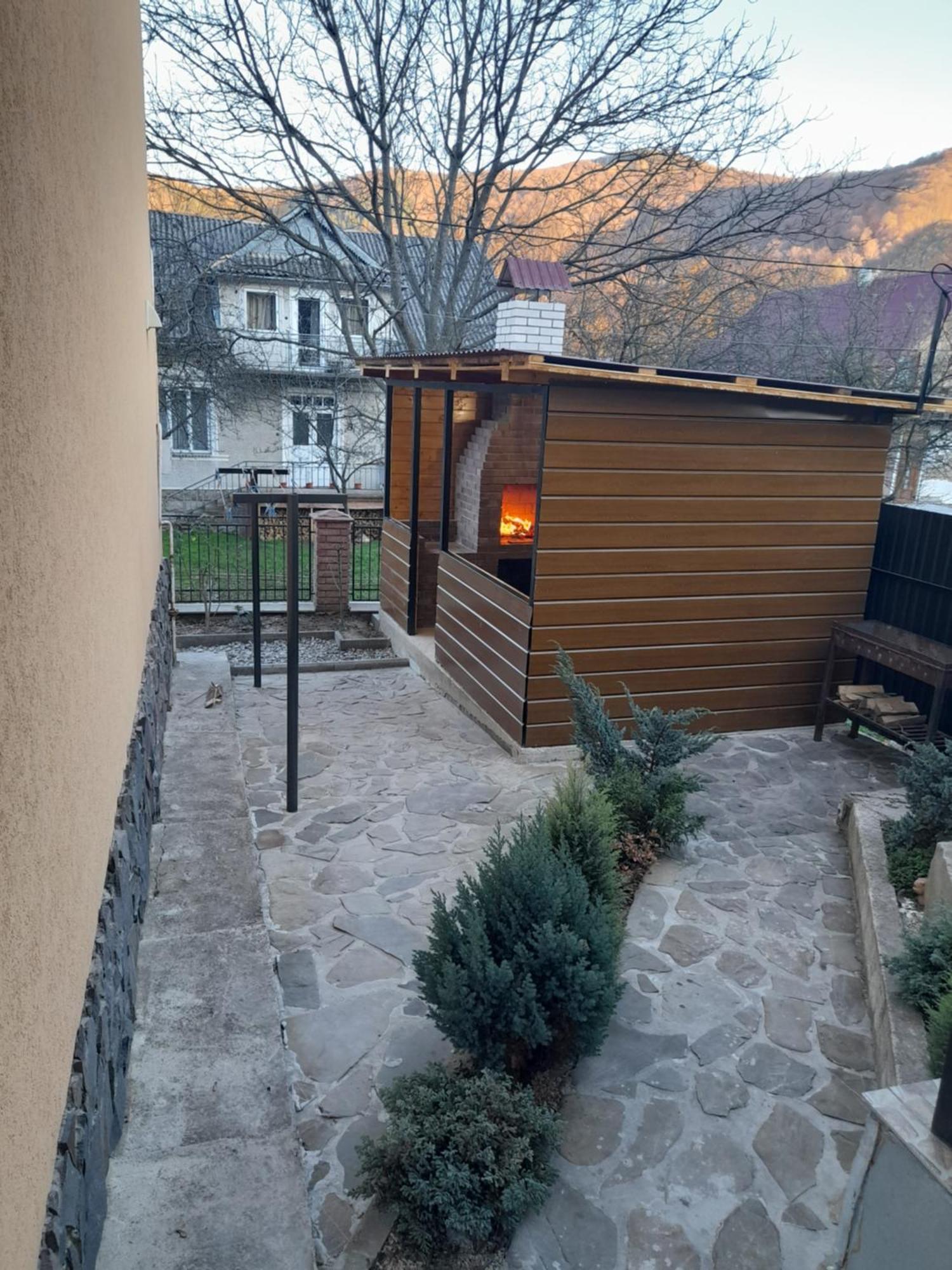 Vila Dva Opryshka Jaremče Pokoj fotografie